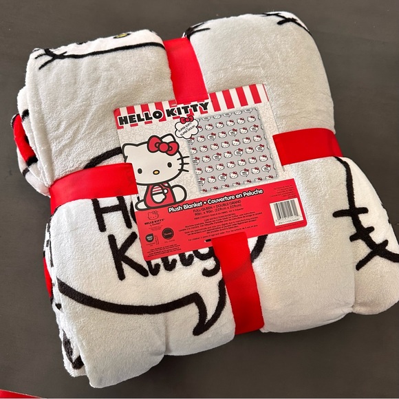 Sanrio Other - Hello Kitty Valentines Light Grey Full/Queen Plush Blanket
